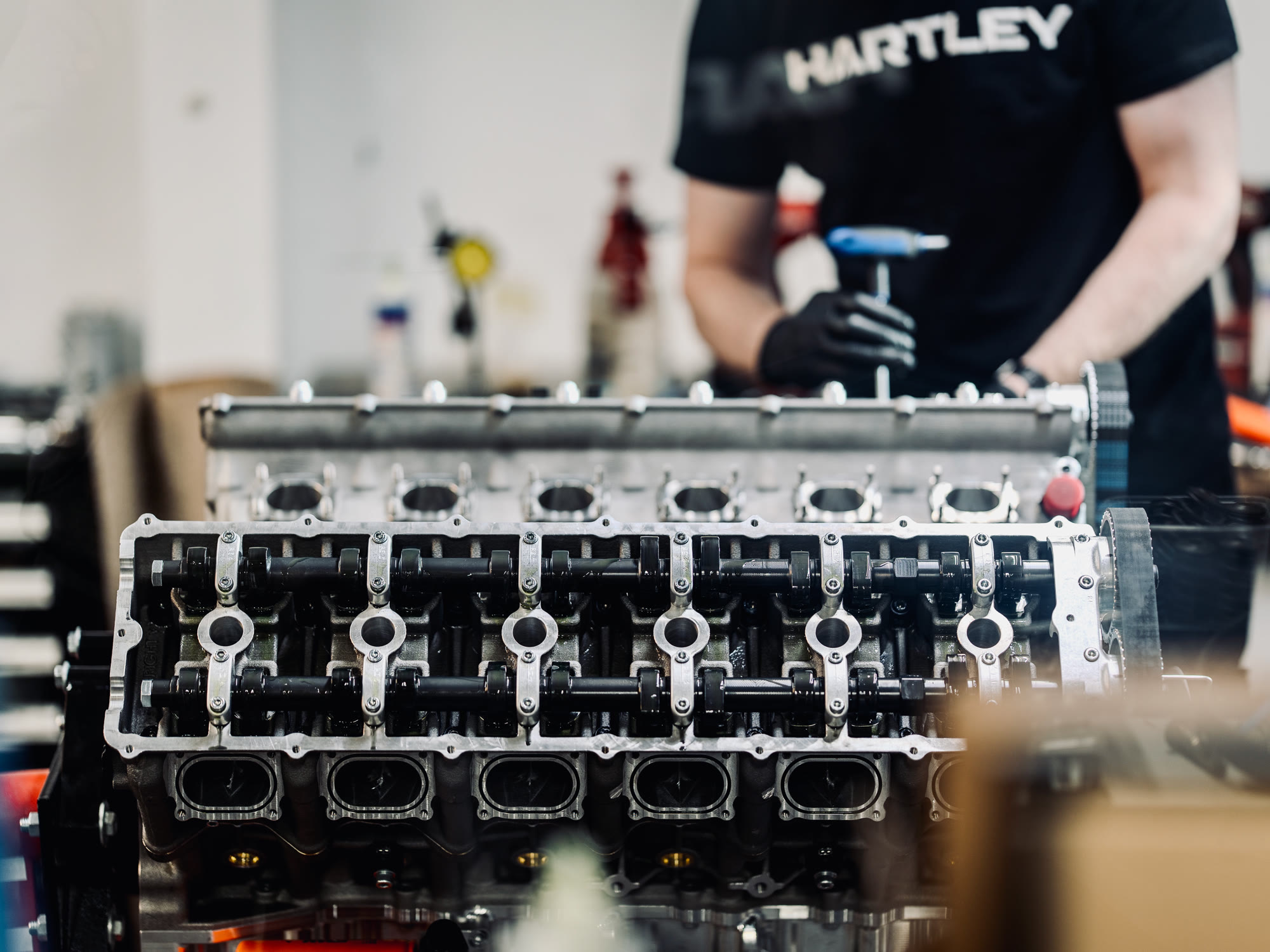Nilu27 / Hartley V12
